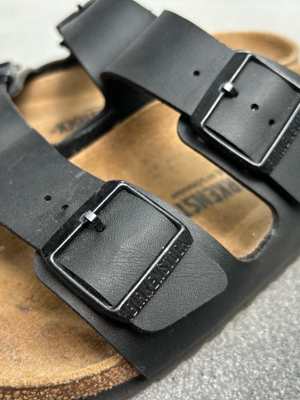 Like New Black Birkenstock Arizona Leather Sandals Unisex - Free Shipping - Picture 4 of 6